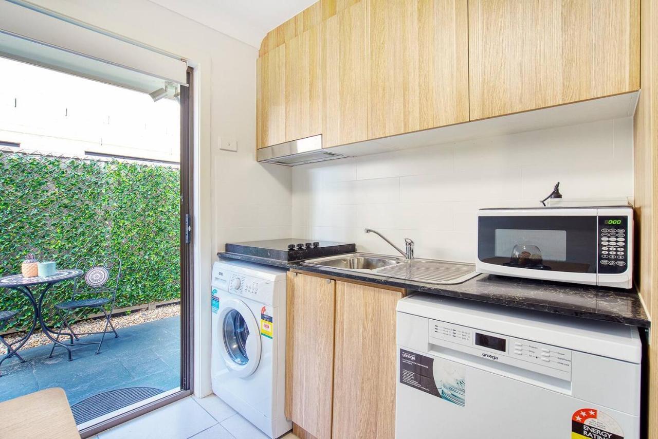 Apartment 'buzzing Surfers' Vibrant Indoor-outdoor Lifestyle *