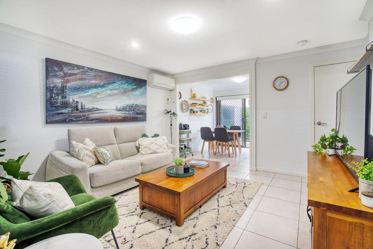 'buzzing Surfers' Vibrant Indoor-outdoor Lifestyle Gold Coast
