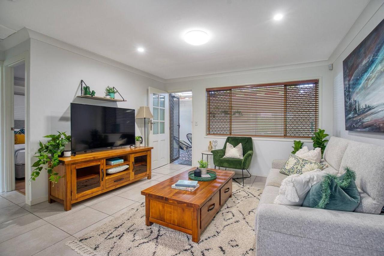 'buzzing Surfers' Vibrant Indoor-outdoor Lifestyle Gold Coast